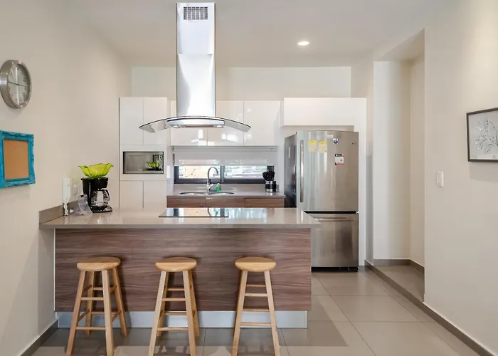 Beautiful 2 Bedroom With Pool In Downtown Playa Apartment *